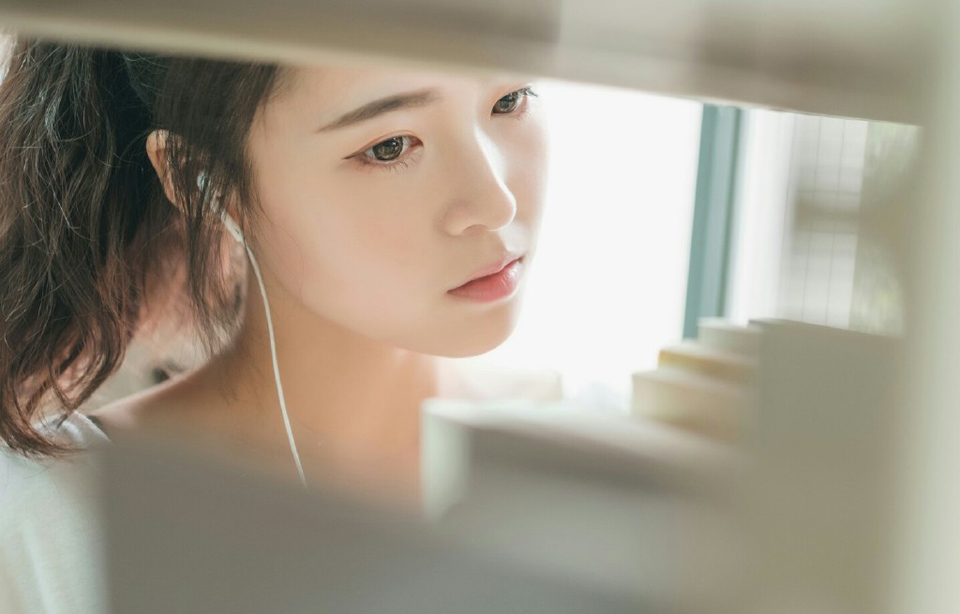 人，真是奇怪，没有外人来证明你，就往往看不出自己的价值。——三毛《撒哈拉的故事》